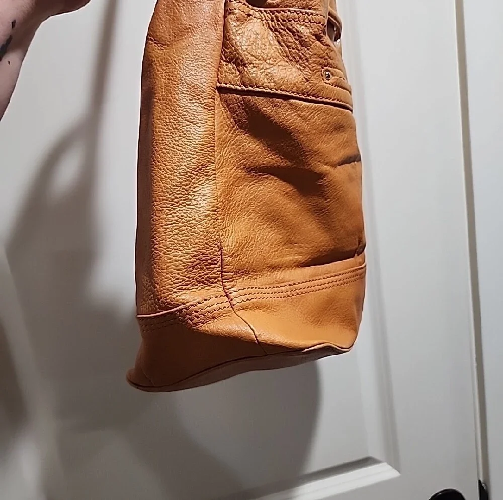 B. Makowsky Genuine Leather Drawstring Hobo Bucket Bag Camel Tan